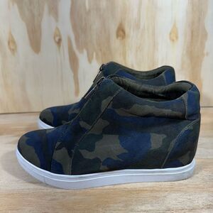 Blondo Waterproof Camo Sneakers Women’s Size 8.5